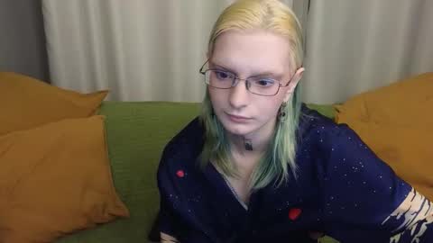 Snapshot of lika_haris chatting on October 14, 3:15 pm Lika online show from October 14, 3:15 pm
