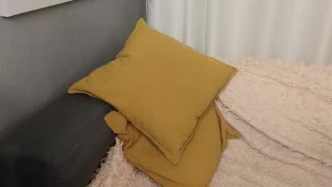 Snapshot of lika_haris chatting on October 9, 11:05 am Lika online show from October 9, 11:05 am
