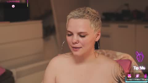 likaaberry online show from November 7, 5:43 am