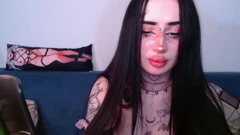 Snapshot of likaasun chatting on September 29, 12:09 am Alisa tattogirl online show from September 29, 12:09 am