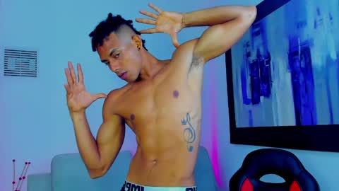 Lil KIng online show from April 8, 9:40 pm