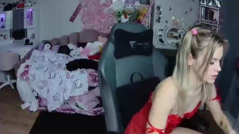 Snapshot of lil__bunny2005 chatting on January 11, 11:35 pm Lil Bunny online show from January 11, 11:35 pm