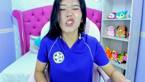 Snapshot of lil_cey chatting on January 18, 2:23 pm Lili Cey online show from January 18, 2:23 pm
