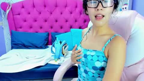 Snapshot of lil_cey chatting on January 30, 5:17 pm Lili Cey online show from January 30, 5:17 pm