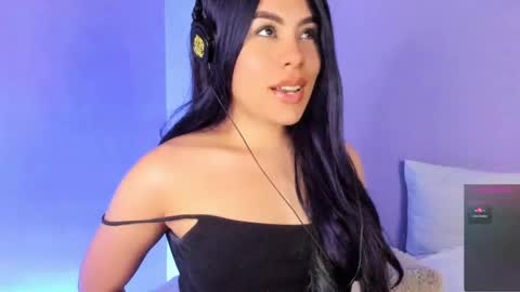Snapshot of lil_swaay chatting on January 26, 3:06 am Lola online show from January 26, 3:06 am