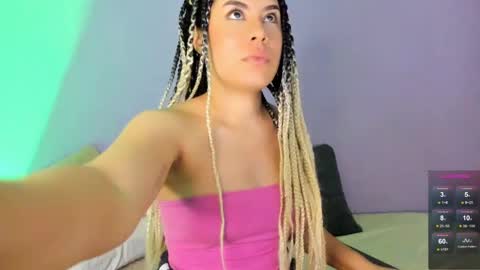 Snapshot of lil_swaay chatting on February 10, 3:35 am Lola online show from February 10, 3:35 am