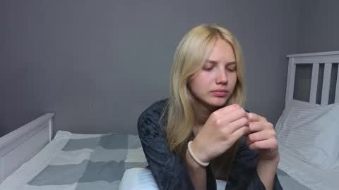 Snapshot of lil_tasty33 chatting on September 29, 10:03 am Emma online show from September 29, 10:03 am