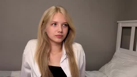 Snapshot of lil_tasty33 chatting on October 5, 11:07 am Emma online show from October 5, 11:07 am