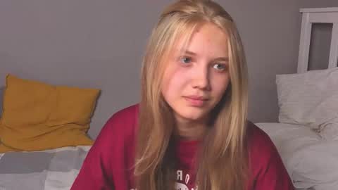 Snapshot of lil_tasty33 chatting on September 22, 10:52 am Emma online show from September 22, 10:52 am
