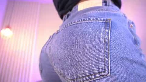 L I L A   online show from April 23, 3:58 am