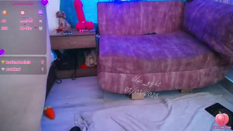 Snapshot of lilac_night chatting on March 1, 2:13 pm Jen online show from March 1, 2:13 pm