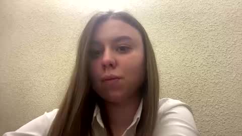 Snapshot of lilae37yis chatting on October 16, 9:35 pm Lily online show from October 16, 9:35 pm