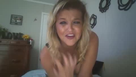 Snapshot of lilblonde412 chatting on September 24, 2:35 pm lilblonde412 online show from September 24, 2:35 pm
