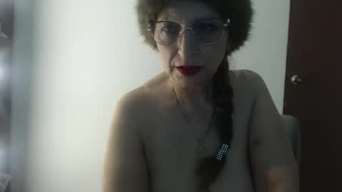 lilieth online show from November 10, 7:49 pm