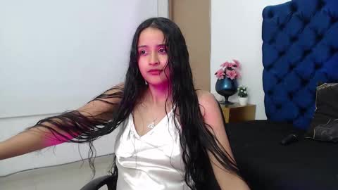 Snapshot of lili666_ chatting on October 18, 3:22 am Lili online show from October 18, 3:22 am