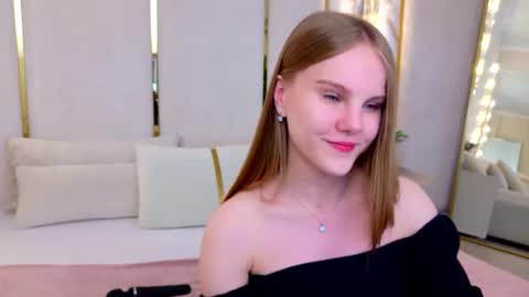 lili_lohan online show from June 10, 9:19 am