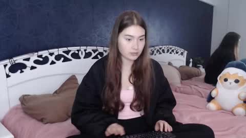 Snapshot of lili_luuu chatting on October 1, 12:10 am Lilu online show from October 1, 12:10 am