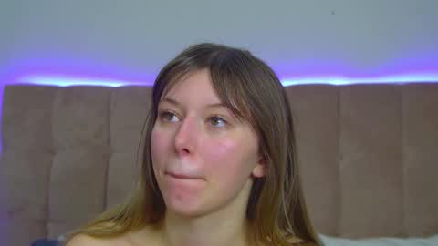 Mia online show from December 1, 6:33 am