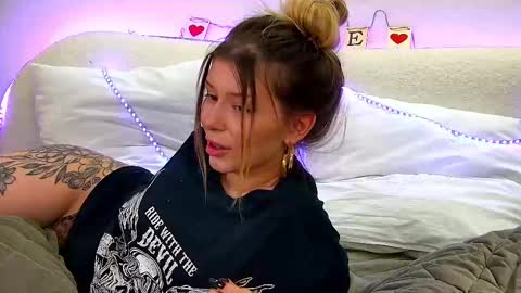 Snapshot of liliabianca chatting on February 17, 4:28 pm Mia online show from February 17, 4:28 pm