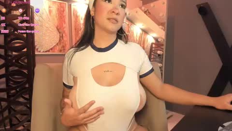 Snapshot of lilian_vergara chatting on September 24, 9:21 pm holis soy lily chang no olvides el pulgar arriba es muy importante para mi 3 independent model online show from September 24, 9:21 pm