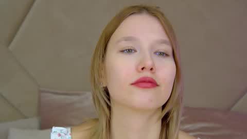 Snapshot of lililinn chatting on October 17, 6:06 am LiliLinn online show from October 17, 6:06 am