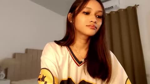 Snapshot of lilit_sensual chatting on October 14, 5:21 am Chloe online show from October 14, 5:21 am