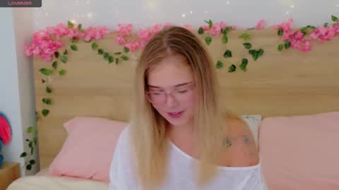 Lilith Bonheur online show from November 21, 3:15 am