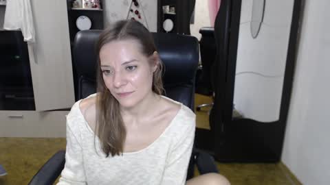 lilith small21 online show from December 6, 12:22 pm