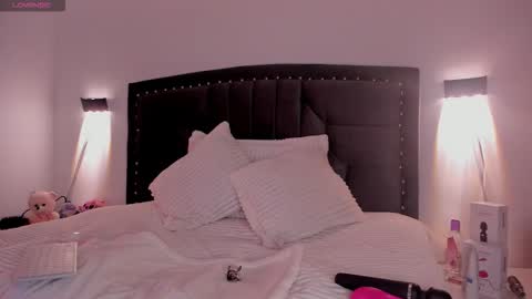 Snapshot of lilith_thompson chatting on October 15, 2:48 am lilith_thompson online show from October 15, 2:48 am