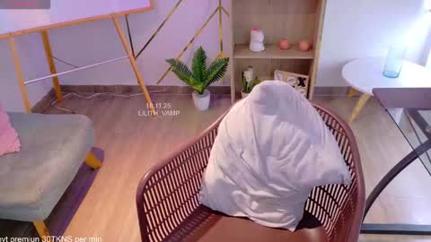 LILITH 200 LIKES   Thursday Clown Costume M online show from November 20, 7:11 pm