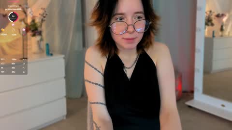 Snapshot of lilithlunna chatting on January 29, 6:12 am Lilith online show from January 29, 6:12 am