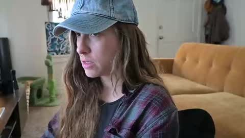 L online show from September 25, 4:36 pm