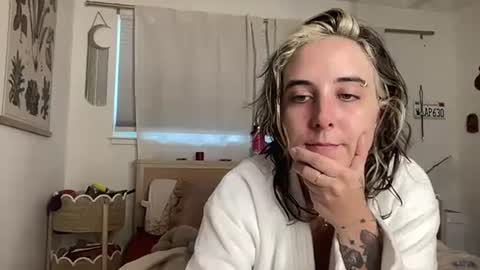 Snapshot of lill_daddysgirl chatting on October 11, 7:06 pm lilldaddysgirl online show from October 11, 7:06 pm