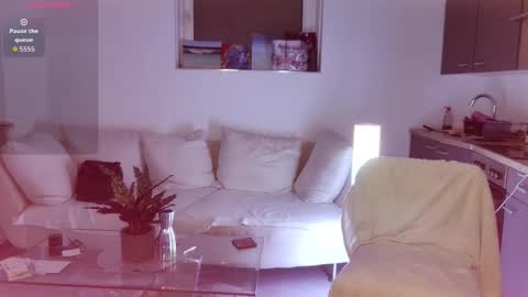 Lilla Luv online show from September 13, 1:30 am