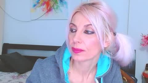 Snapshot of lillianasara chatting on February 24, 2:08 am Lara online show from February 24, 2:08 am