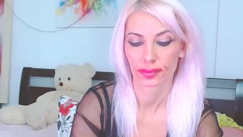 Snapshot of lillianasara chatting on October 16, 4:34 am Lara online show from October 16, 4:34 am