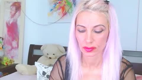 Snapshot of lillianasara chatting on October 6, 2:51 am Lara online show from October 6, 2:51 am