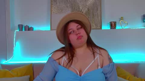 Snapshot of lillianhaig chatting on March 1, 3:10 am LillianHaig online show from March 1, 3:10 am