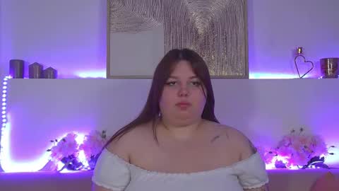 Snapshot of lillianhaig chatting on February 18, 4:04 am LillianHaig online show from February 18, 4:04 am