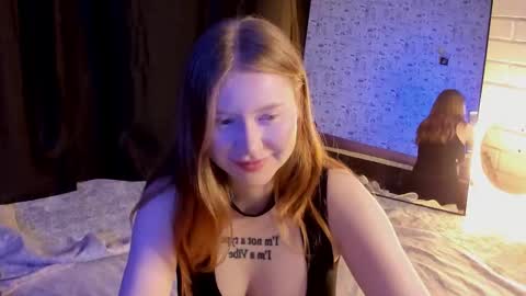 Snapshot of lillie_berry chatting on October 8, 4:40 am lillie_berry online show from October 8, 4:40 am