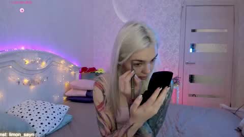 Snapshot of lillimooore chatting on September 29, 11:37 pm LilliMoore online show from September 29, 11:37 pm