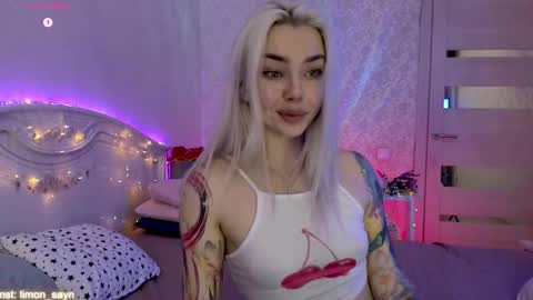 Snapshot of lillimooore chatting on October 8, 1:13 am LilliMoore online show from October 8, 1:13 am