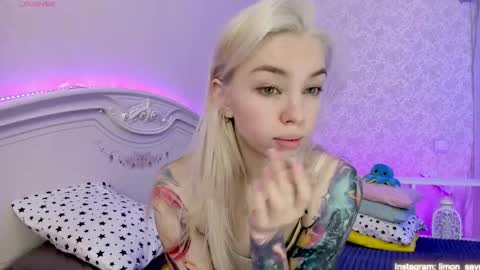 Snapshot of lillimooore chatting on February 16, 11:59 pm LilliMoore online show from February 16, 11:59 pm
