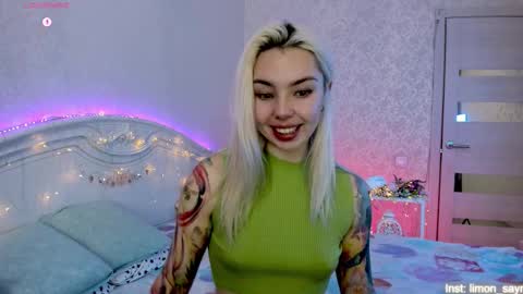 LilliMoore online show from December 2, 12:42 am