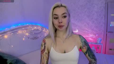 LilliMoore online show from January 18, 12:41 am