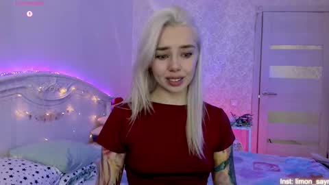 Snapshot of lillimooore chatting on October 19, 12:26 am LilliMoore online show from October 19, 12:26 am