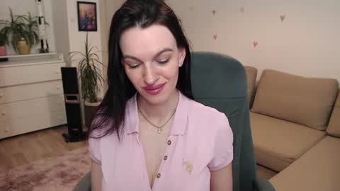 lilliyves online show from July 3, 6:34 pm