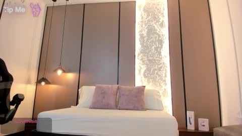 L I L L Y online show from January 14, 12:24 pm