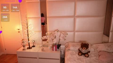 Lilly Colins online show from February 2, 6:59 pm