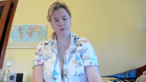 Snapshot of lillydepp chatting on October 15, 2:18 pm Lilly Depp online show from October 15, 2:18 pm
